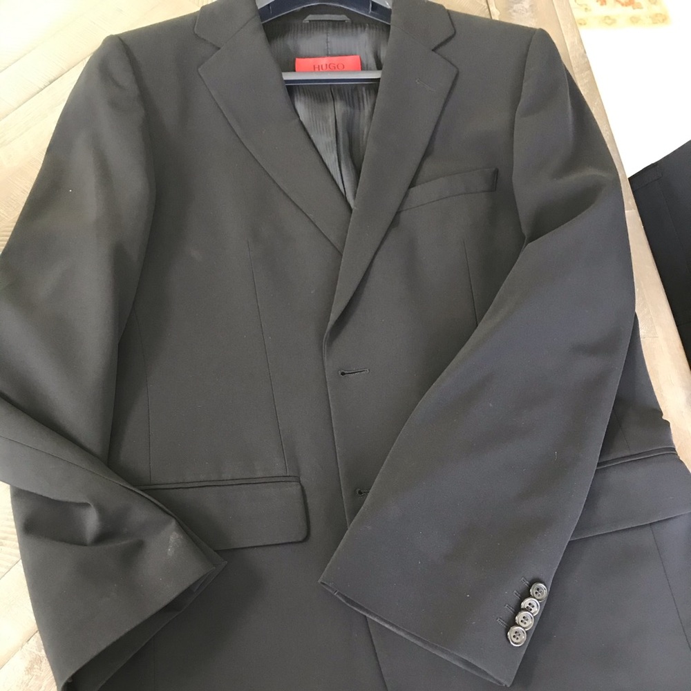 Hugo Boss Red Label suit - Picture 2 of 4